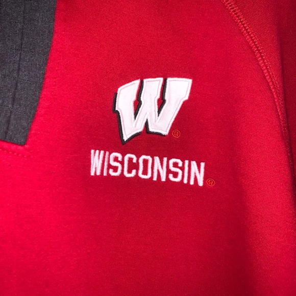 Wisconsin Badgers red pullover hoodie sweatshirt with front pockets XL - Picture 4 of 6